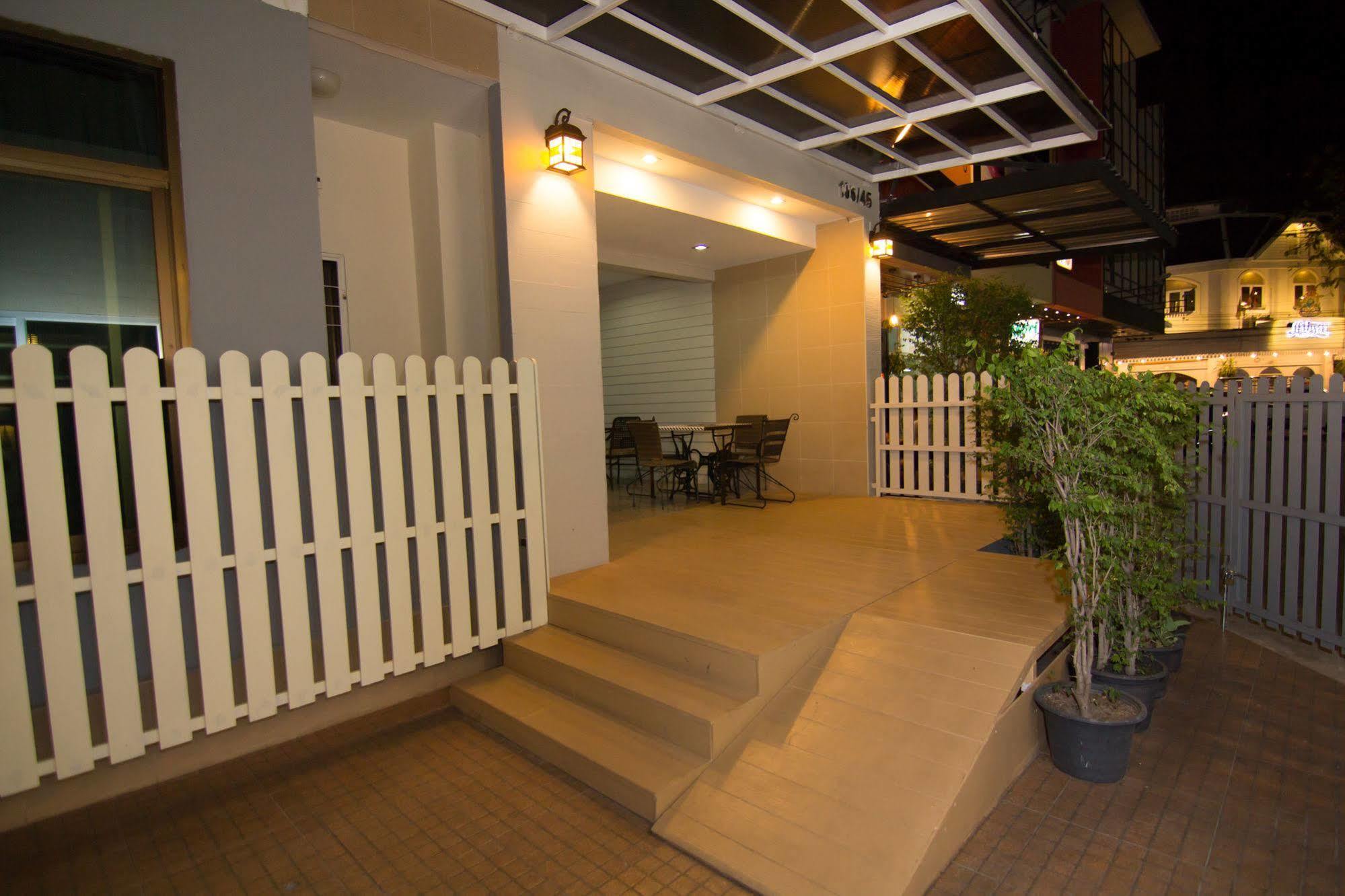 Prajaktra City Hostel Udon Thani Buitenkant foto