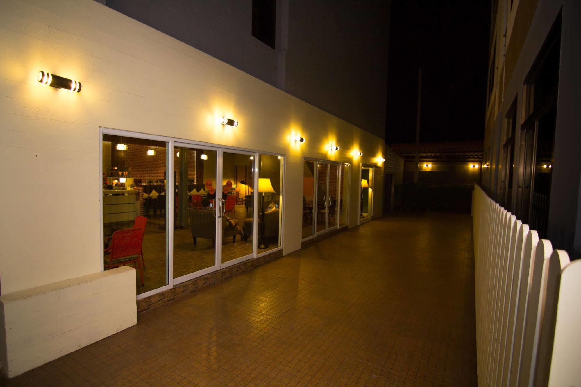 Prajaktra City Hostel Udon Thani Buitenkant foto