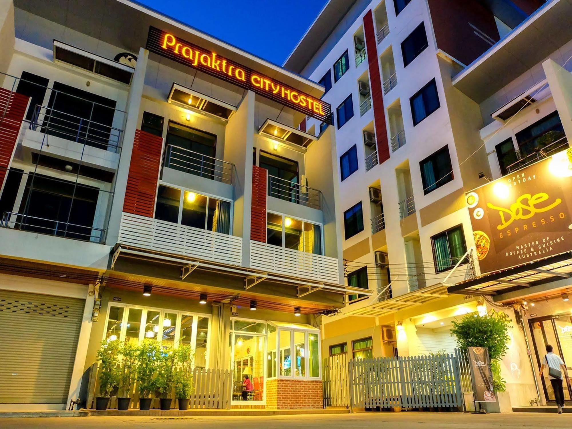 Prajaktra City Hostel Udon Thani Buitenkant foto