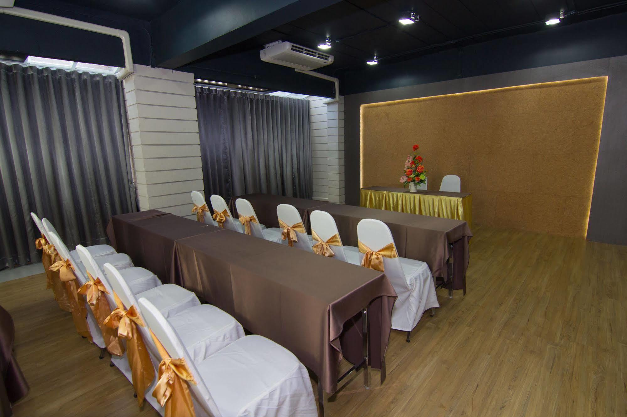 Prajaktra City Hostel Udon Thani Buitenkant foto